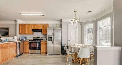 8 Mi to Downtown: Atlanta Townhome!