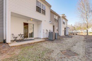 Apartment (2 Bedrooms) | Interior - 8 Mi to Downtown: Atlanta Townhome! (Atlanta)