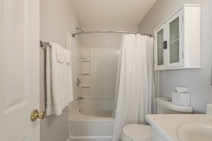 Apartment (2 Bedrooms) | Interior - 8 Mi to Downtown: Atlanta Townhome! (Atlanta)