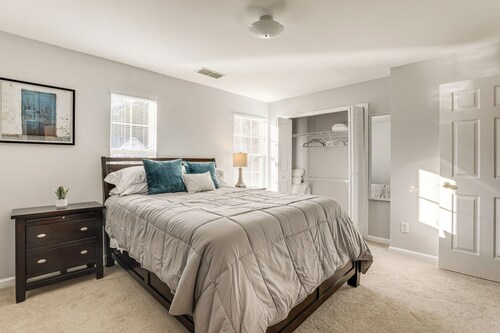 8 Mi to Downtown: Atlanta Townhome!