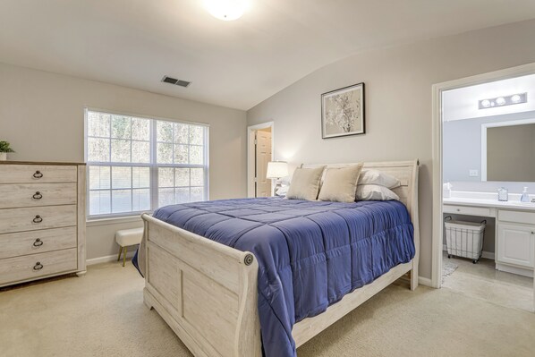 Apartment (2 Bedrooms) | Interior - 8 Mi to Downtown: Atlanta Townhome! (Atlanta)