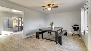 House (3 Bedrooms) | Interior