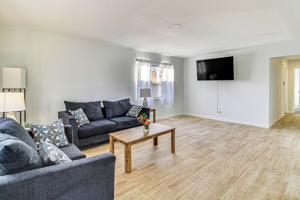 House (3 Bedrooms) | Depan hartanah