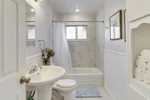 House (3 Bedrooms) | Interior - Cozy Home w/ Grill & Games in Albuquerque! (Albuquerque)