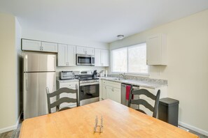 House (3 Bedrooms) | Interior - 9 Mi to Forest Park: Pet-friendly Home in St Louis (St. Louis)