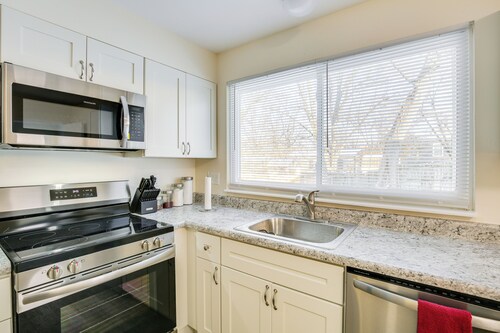9 Mi to Forest Park: Pet-friendly Home in St Louis