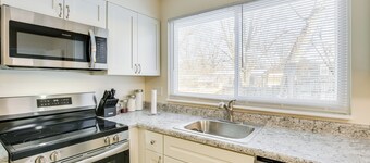 9 Mi to Forest Park: Pet-friendly Home in St Louis