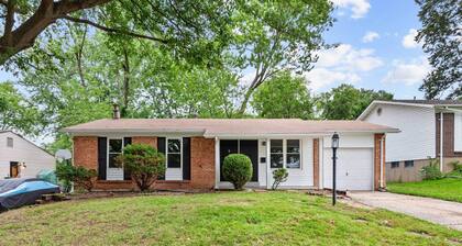 9 Mi to Forest Park: Pet-friendly Home in St Louis