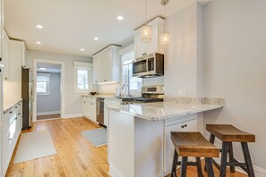 House (3 Bedrooms) | Interior
