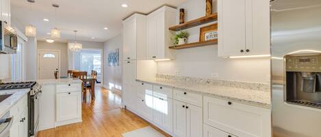 House (3 Bedrooms) | Interior