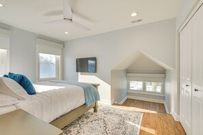 Interior - 2 Mi to Northwestern: Updated Home w/ Game Room! (Evanston)