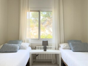 2 bedrooms, WiFi, bed sheets - Isabel Penthouse (Castelldefels)