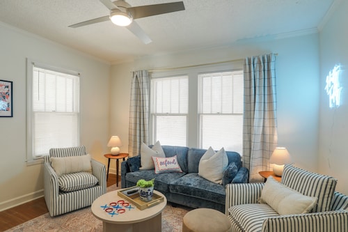 Walk to Oxford Square & Ole Miss: Central Home!