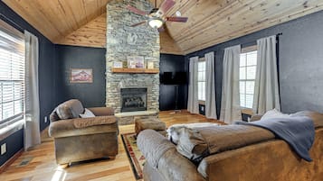 House (3 Bedrooms) | Depan hartanah