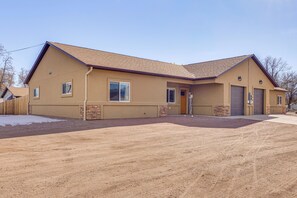 House (2 Bedrooms) | Interior - 1 Mi to Main St & Riverwalk: Home in Canon City (Canon City)