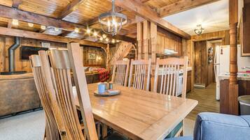 House (5 Bedrooms) | Interior