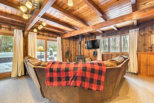 House (5 Bedrooms) | Interior