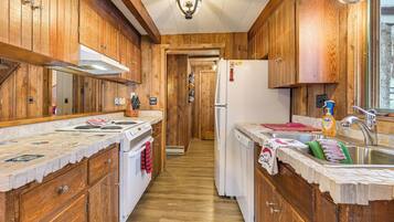 Rumah (5 Bedrooms) | Interior