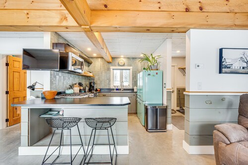 Ride From Your Door: Cabin w/ Vast Trail Access!