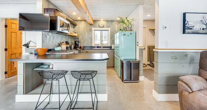 Ride From Your Door: Cabin w/ Vast Trail Access!