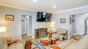 House (5 Bedrooms) | Interior