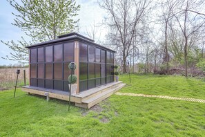 Interior - 7 Mi to Cedar Point: Retreat w/ Hot Tub & Gazebo (Huron)