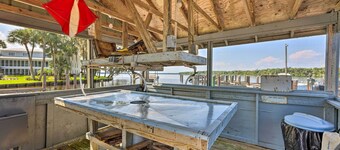 River-view Condo w/ Boat Slip in Welaka!