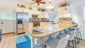 Interior - Near San Luis Obispo Wine Country: Mtn-view Haven (Atascadero)