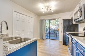 Interior - 15 Mi to Greensboro: Archdale Condo w/ Fireplace (High Point)