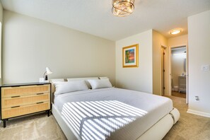 Interior - 15 Mi to Greensboro: Archdale Condo w/ Fireplace (High Point)