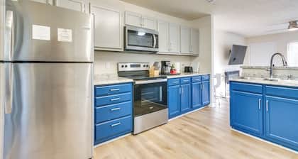15 Mi to Greensboro: Archdale Condo w/ Fireplace