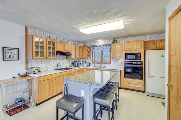 Interior - Boat, Grill & Unwind: Lakefront Cayuga Home! (Aurora)