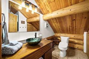 Een douche, een haardroger, handdoeken