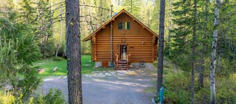 Peaceful Relaxing Astrid Log Cabin