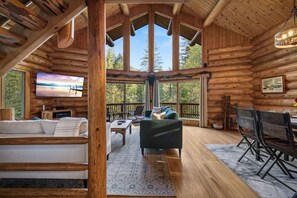 TV, fireplace - Peaceful Relaxing Astrid Log Cabin (Columbia Falls)