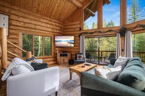 TV, fireplace - Peaceful Relaxing Astrid Log Cabin (Columbia Falls)