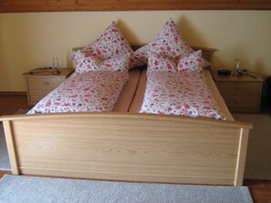 2 bedrooms, WiFi, bed sheets - Comfortably furnished vacation apartment with panoramic views (Arnbruck)