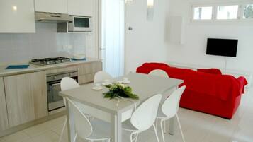 Villa, 4 Bedrooms, Balcony, Garden View | Interior