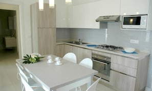 Villa, 4 habitaciones, balcón, vista al jardín | Interior