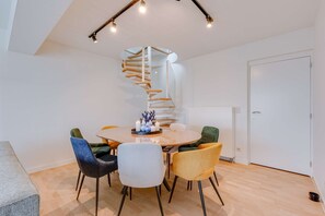 Apartament | 3 dormitoris, escriptori i Internet