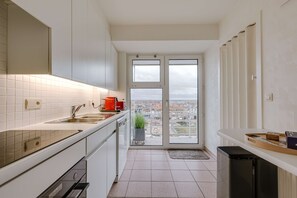 Apartment | 3 bedrooms, desk, Internet