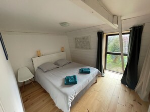 2 slaapkamers, een strijkplank/strijkijzer, gratis wifi, beddengoed