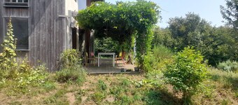 Country house "Au pied du Puech". Large plot, terrace and space!