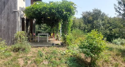 Country house "Au pied du Puech". Large plot, terrace and space!