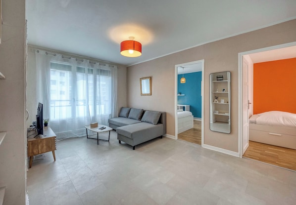 3 chambres, bureau, Wi-Fi, literie fournie