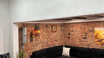 Smart-TV, Kamin, DVD-Player, Stereoanlage