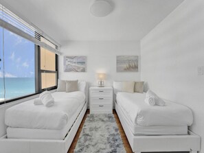 2 slaapkamers, een strijkplank/strijkijzer, reisbedje, gratis wifi