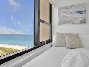 2 Schlafzimmer, Schreibtisch, Bügeleisen/Bügelbrett, Reisekinderbett