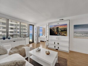 2 bedrooms, desk, iron/ironing board, travel cot - Lovely 2BR condo with Resort Access, Gym & Pool 1608 (Miami Beach)
