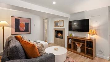 Télévision, cheminée